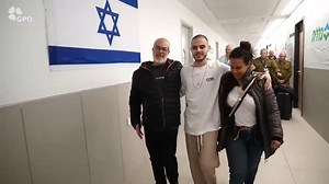 After 505 days, Omer Wenkert, a survivor of Hamas captivity in Gaza, is finally free and arrives at the hospital in Israel🎗️🇮🇱 🎥: GPO | StandWithUs
