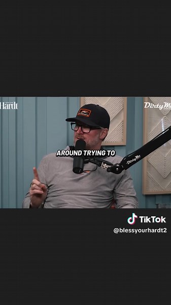 Dale vs the New Vegas Experience #podcast #podcastclips #trending #blessyourhardt #amyearnhardt