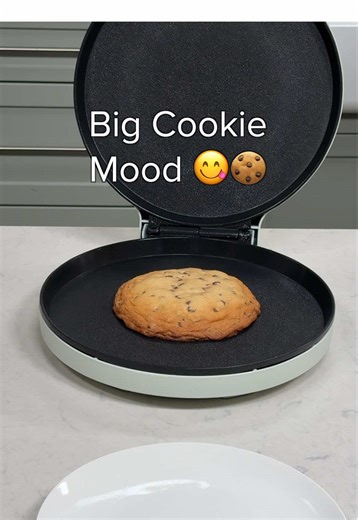 Indulge in a Giant Cookie: The Perfect Treat!