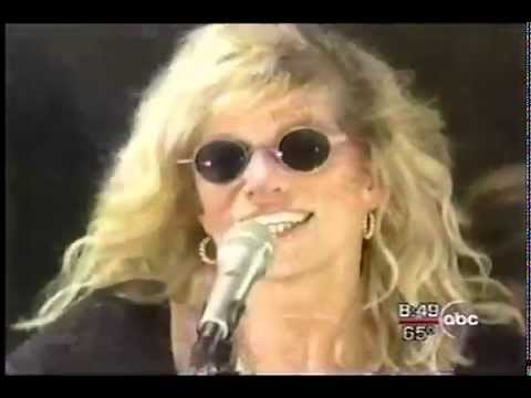 Heather Rankin sings "So Many Stars" with Carly Simon in Bryant Park