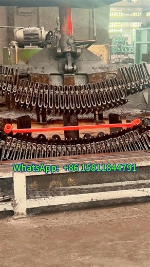 How leaf springs are bending and quenching？#leafspring#leafspringfactory