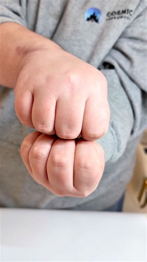 A calm yet powerful winter vibe. Our Forest Glam Nails were created for the woman who loves softness… but still wants a little bold elegance in every detail. Deep green, clean lines, and a touch of gold — classy, cozy, and made to shine in Portland’s winter mood. 💬 Which winter vibe are you choosing next? Forest • Snow • Sparkle? 💖 Because beauty isn’t vanity — it’s self-care you truly deserve. #glamournail #nails #nailart #greennails #coffinnails #winternails #naildesigns #nailinspo #nailtren