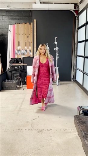 Glamour on Instagram: "Chloe Kim takes you behind the scenes of her Glamour photo shoot. Read her story at the link in bio. ✨"