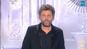 La semaine de Stéphane Guillon chez Thierry Ardisson 💬 Aujourd'hui : - Sarkozy et la crise - Bernard Laporte mis en cause - Un panneau interdisant les bisous - Richard Clayderman se fait voler > Salut Les Terriens ! | Canal | 21/02/2009 #INA #Arditube #Ardisson #stephaneguillon | INA Arditube