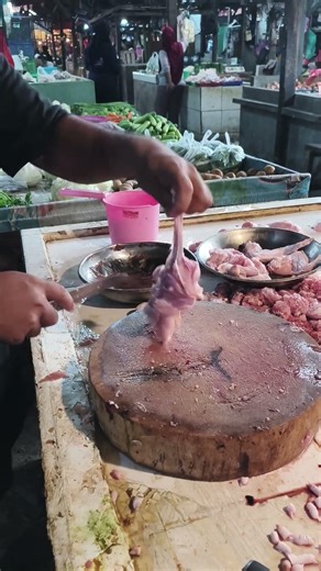 How to easily remove chicken thigh bones #cuttingchiken