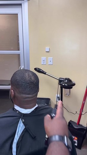 Say goodbye to your bald spots 👋🏽👋🏽 100% Natural Hair Fibers 🔥 Won't sweat 🥵 off No staining, water 💦 resistant when paired with our holding sprays. Not a powder or dye. @Reggie Smith 💈🔥 #hairillusion #bald #barber #hairtutorial