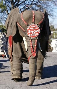 Walking elephant car from 1947