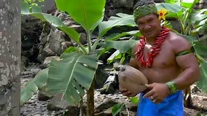 Éplucher et ouvrir une noix de coco