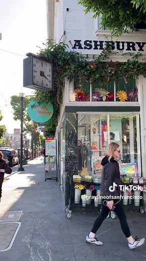 Let me show this cool street in San Francisco. It’s one of our favorite places to shop and eat in the city, and it’s worth a special trip Haight Ashbury is known for its eclectic shops, cafes, and music venues, offering a unique blend of bohemian culture and history. The neighborhood continues to attract visitors and locals alike, drawn to its rich history and laid back atmosphere, much like Janis Joplin and Jimmy Hendrix. #sanfrancisco #haightashbury #haightashburysanfrancisco