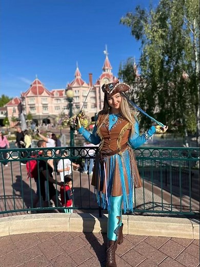 Disneyland is my second home 💙🏴‍☠️🐭 what’s my name ? #uma #descendants2 #descendants #disneyland