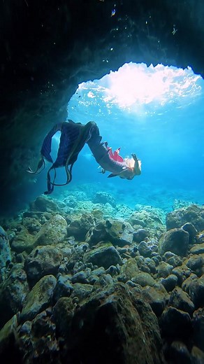 ✨🫧 Living in an underwater fairytale…#mermaid #mermaids #mertok #mermaidtiktok #mermaidtail #merpeople #mermaidcore @Sky | Underwater Photographer @勇敢霸霸BRAVEEER