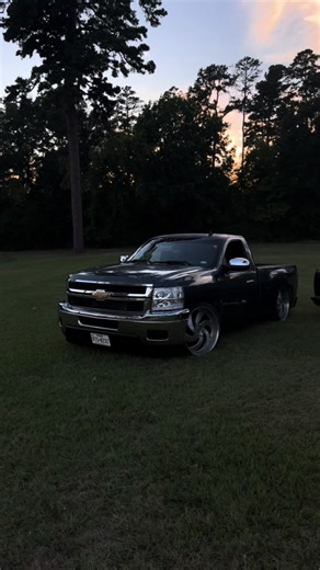 Chevrolet Silverado: Customized Dropped Truck Builds