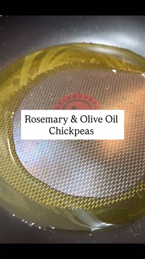 A quick, savory chickpea dish that comes together in under 10 minutes. 🍽️ Naturally vegan and vegetarian, it works beautifully as a simple main or an effortless side. Inspired by the rustic white bean dishes you find throughout Italy, scented with rosemary, sage, and good olive oil. Everything is gently sautéed, then finished with salt and freshly cracked pepper and olive oil. No fuss, just comfort. Pairs perfectly with steak, chicken, or seafood. And yes, don’t forget the wine 🍷 Easy recipes,