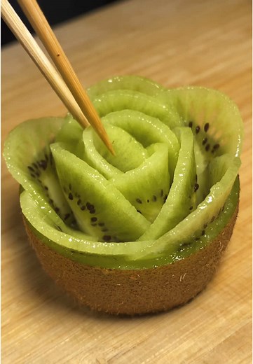 キウイの飾り切りテクニック