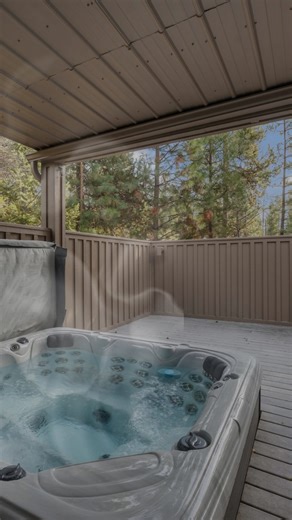 Betsey Little Real Estate | 🎄✨ It’s beginning to look like Christmas in Sunriver - and 24 Bunker Lane is ready for you! Imagine cozy winter mornings, crisp pine air,... | Instagram