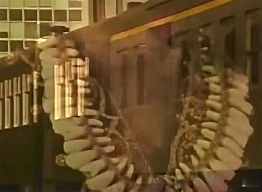 🇪🇬 Demis Roussos • Adiós Amor Adiós (1973) Fue un éxito mundial, alcanzando el número uno en varios países. La canción es conocida por su melodía emotiva y la poderosa voz de Demis Roussos. | Mùsica de Chavorrucos