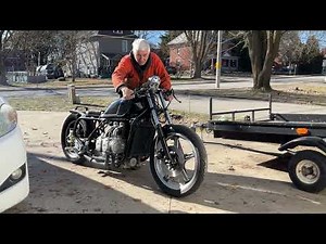 Slammed 1983 Honda GoldWing GL1100 first start and redline.