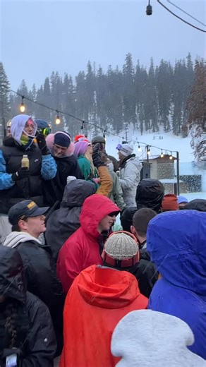 Countdown’s on: T-16 days ‘til snow, sips, and ski-boot dance floors ❄️ Your Mammoth getaway starts in the sky☁️ Advanced Air flights begin Nov 26  book online on our link in bio⭐️ | Advanced Air | Facebook