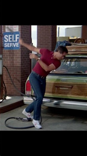 🚗💚 “Clark’s Hilariously Awful Gas Tank Search (Vacation 1983)”