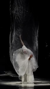 Have you seen fabric mimic flowing water? “Shui Yue Luo Shen” is a stunning performance blending history, art and culture into a breathtaking dance-drama. | HYPEBEAST