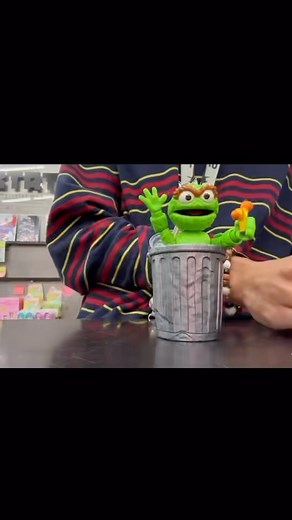 Build a Blokee with us! Oscar the Grouch is anything but trash! Get him and the rest of the crew before they scram. 🗑️ #tatescomics @_aiidyn | TATE'S Comics Toys Videos More
