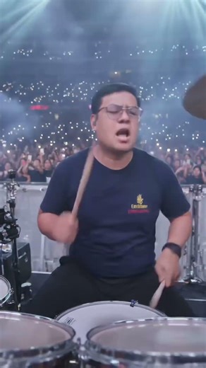 Wow drummer boy!? Youtube Glitch!?