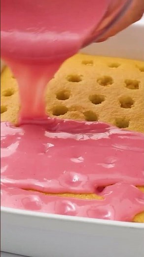 Strawberry Poke Cake | Easy Recipe for Valentine's Day 💗