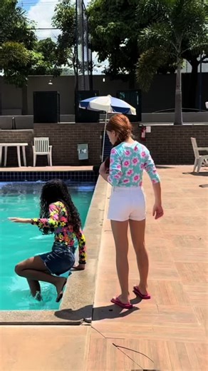Amizade e Aventuras na Piscina