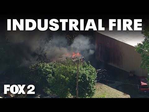 LIVE | Large fire at Walled Lake business