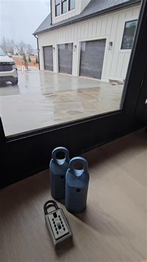 Lakefront • New Construction Contract signed ✔️ Photos taken ✔️ Lockbox delivered ✔️ Signs about to be installed and then going live within 24 hours... priceless Tracy A Southerland, Broker Lakefront Brokers™, LLC 6350 Lake Oconee Parkway, #110 PMB 42 Greensboro, GA 30642 Info@TracySoutherland.com www.LakefrontBrokers.com Direct: 843-247-3770 Georgia Lic No. 349762 Office Lic No. 81997 | Tracy A Southerland, Lake Oconee