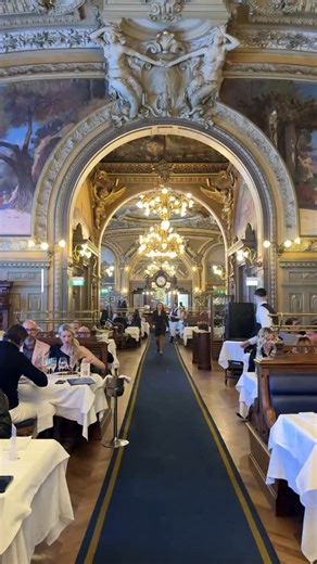 ゆいか on Instagram: "Paris & Belgium vlog 🇫🇷📷´- いつか行きたいって思ってた場所に、 やっと行けた旅。 どこもかしこも素敵で、全部が思い出◎ 旅行アプリ NEWT（ニュート）*で 1/3（土）12:00〜 🎍 メガ初売りセール 開催！ ✈️ 海外 ¥19,800〜 🇫🇷 パリツアー：¥109,800〜 さらに🎁 総額7億円分のポイントが当たるたびみくじ も！ 年始の運試しに、次の旅先決めよう♩ 気になる人はアプリDLして待機がおすすめ🕛✨ ⁡ @newt_guide #PR #NEWT #海外旅行 #メガ初売りセール #旅行好き"