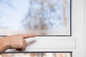 Luftfeuchtigkeit im Schlafzimmer regulieren und senken