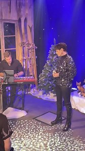 Mit diesem „behind the scenes“ video von stille nacht möchte ich euch allen eine ruhige, friedliche und besinnliche weihnacht mit euren liebsten🎄💋francine #stillenacht #weihnachten #francinejordi @christhalermusic | Francine Jordi