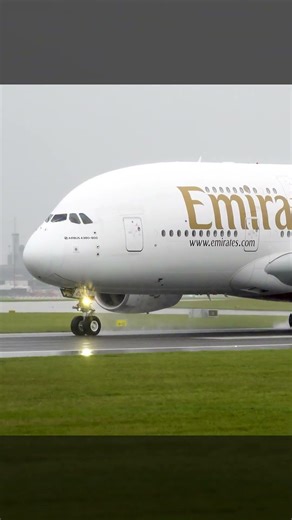 This is what an Airbus A380 Full Power take-off sounds like 👇😳