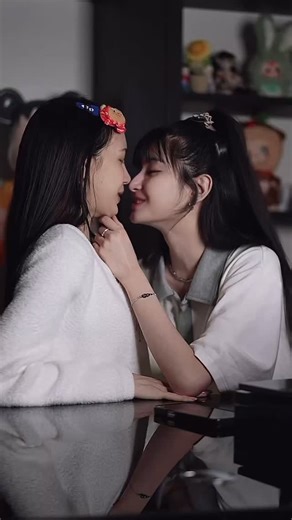 GL SPACE 🌈💫💕 on Instagram: "Dios mío! Mable y Pabjie nos quieren infartar 😮‍💨😌 #Clairebell #Blejie #mablesiriwalee #GL #GirlsLove"