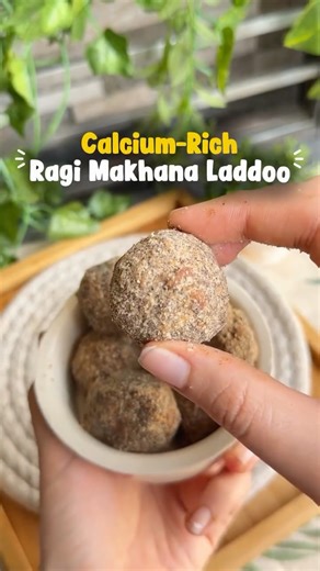 Kiran Kukreja| Nutritionist| Weight Management| Skin & Hair on Instagram: "Ingredients • ½ cup ragi flour • 1 tsp ghee (for roasting) • ¼ cup makhana • 10-12 soft dates (seedless) • 2 tbsp roasted chana • 5-6 pcs walnuts • 1 tbsp sesame seeds • 2 tbsp dry coconut • ¼–½ cup milk (to soak dates) Method 1. Roast ragi flour in 1 tsp ghee till slightly dark & aromatic. Keep aside. 2. Dry roast makhana, roasted chana, walnuts, sesame & dry coconut for 5–7 mins. Cool & grind into powder. 3. Soak dates 