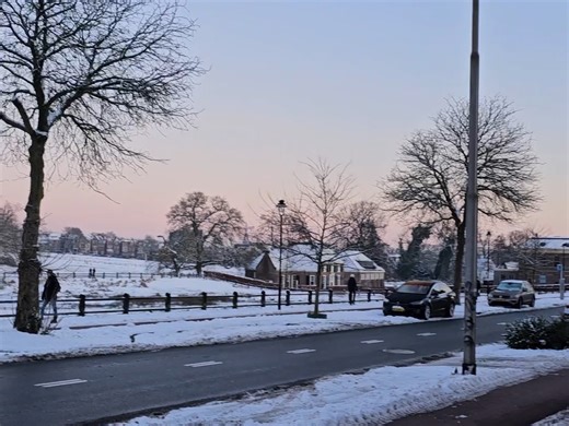 荷兰雪景，黄昏街道如画