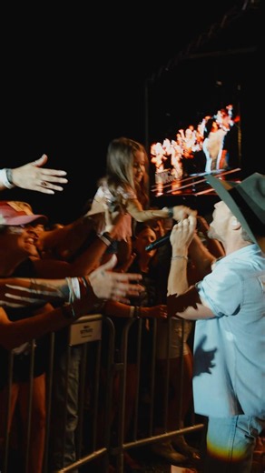 This is what it’s all about! #dustinlynch #countrymusic