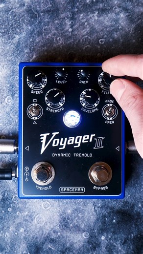 Voyager II: Dynamic Tremolo Fade mode turns your playing into motion. Dig in and the tremolo smooths out; ease off and it swells back in. Shape those swells with the Envelope control for rhythmic, expressive movement that responds to every touch. Adjust Speed, Strength, and wave, and let Voyager II do the rest. #spacemaneffects #modulationpedal #boutiquepedals #guitarpedals #guitareffects #stompbox #guitarist | Spaceman Effects