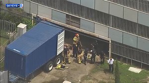 1 person killed when large panes of glass fall from work truck in southwest Houston, officials say