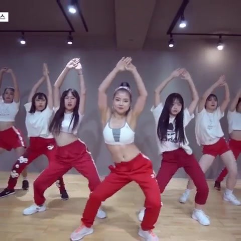 #뱃살빼기 춤이예요~ 따라하시는분들 뱃살 다 빠져랏❤️ 풀영상은 유튜브로 오세용😍 #myleedance #마일리댄스 #danceworkout #뱃살춤 #뱃살