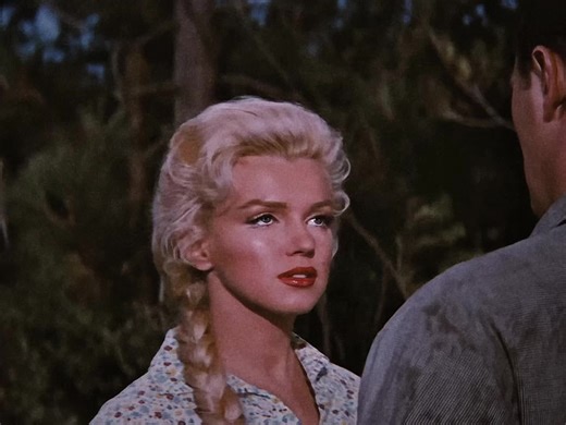 Marilyn Monroe: A Tribute to Iconic Moments