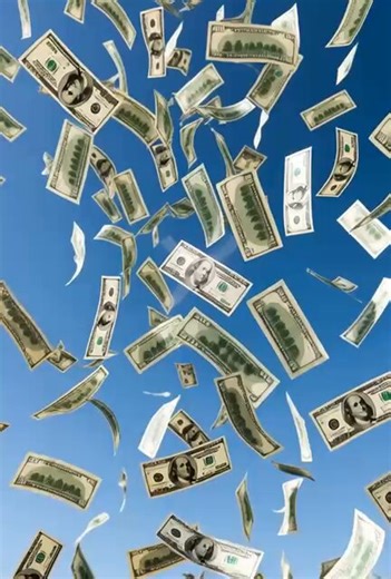 应大家要求出一期x平台分润干货与大家分享！《X平台达到分润标准后的新规则详解：如何最大化创作者收益（2026实战干货）》2026年，X官方将这一年定位为“创作者之年”，创作者收益分享（Creator Revenue Sharing）资金池因Premium订阅用户大幅增长而翻倍。这对普通创作者是重大机会，但规则已发生本质变化：过去靠回复刷量或单纯总互动的时代彻底结束，现在核心考核指标是已验证用户（Premium/蓝V用户）在他们的首页主信息流（Home主feed）中看到你帖子的印象次数。这个“Verified Home Timeline impressions”直接决定分润多少。只有付费Premium用户在For You或Following首页自然刷到你的内容，才算有效印象，回复里的广告或人工刷量不再直接计入计算。这一调整旨在打击spam、刷量群、平台操纵和跨国刷高价值流量行为，奖励真正高质量、能驱动有意义对话的内容。以下是达到分润标准后，如何通过发帖、回复和账号运营最大化收益的详细实战策略。一、2026年分润计算新规则核心变化收益主要基于已验证用户在首页主feed的印象次数，而非旧版的