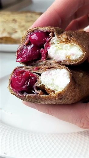 Вкусные блинчики с вишней и творожной начинкой
