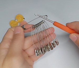 15K views · 590 reactions | Incredible  look what I made by crochet with safety pin 立  #Angel_crochet_the_best #crochet #knitting #patterns #project #yarn | Angel crochet | Facebook