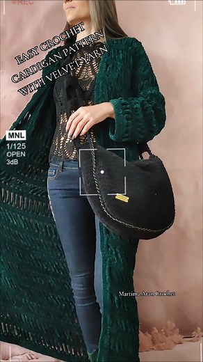 Create your own cozy handmade wardrobe This beginner-friendly Crochet Cardigan Pattern is customizable, modern, and perfect for every season. Light and airy in summer, warm and chunky in winter — one pattern, endless looks. If you love easy crochet clothes that look high-fashion but are simple to make, this cardigan is your next favorite project. 🧶💛 Available as an instant PDF download in my Etsy shop MartimaAtanCrochet— link in bio! Would you make yours long, midi, or cropped? 👇 . . . #croch