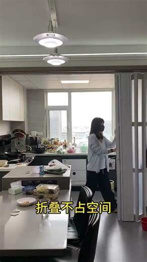 现在都流行的免打孔的隔断门 不破坏墙体十分钟就搞定#折叠门#隔断#推拉门#极窄边框门#客厅隔断Customized blinds for the whole house