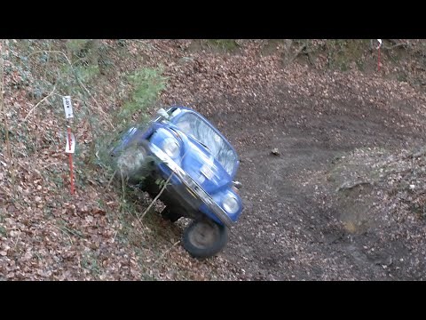 Bounces & bumps as trial drivers tackle notorious ‘Crooked Mustard’ hill in Gloucestershire