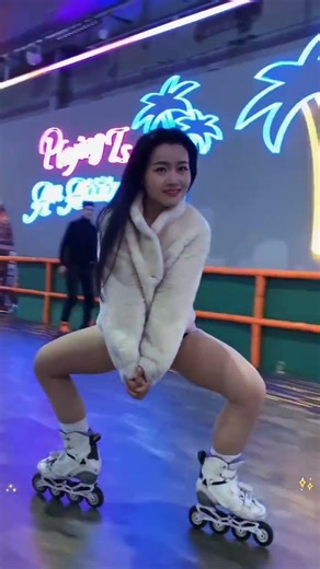 Roller skating tutorial ⛸️#dance #cutebabysinging#adorablewa is online#contentINSULATIONSHARINGPLAN