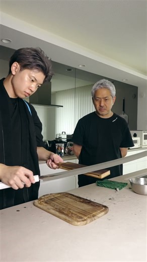 Cut the Pineapple with the sharp knife.🔪✨@jikkoshacho #knife #sharpening #sharpener #asmr